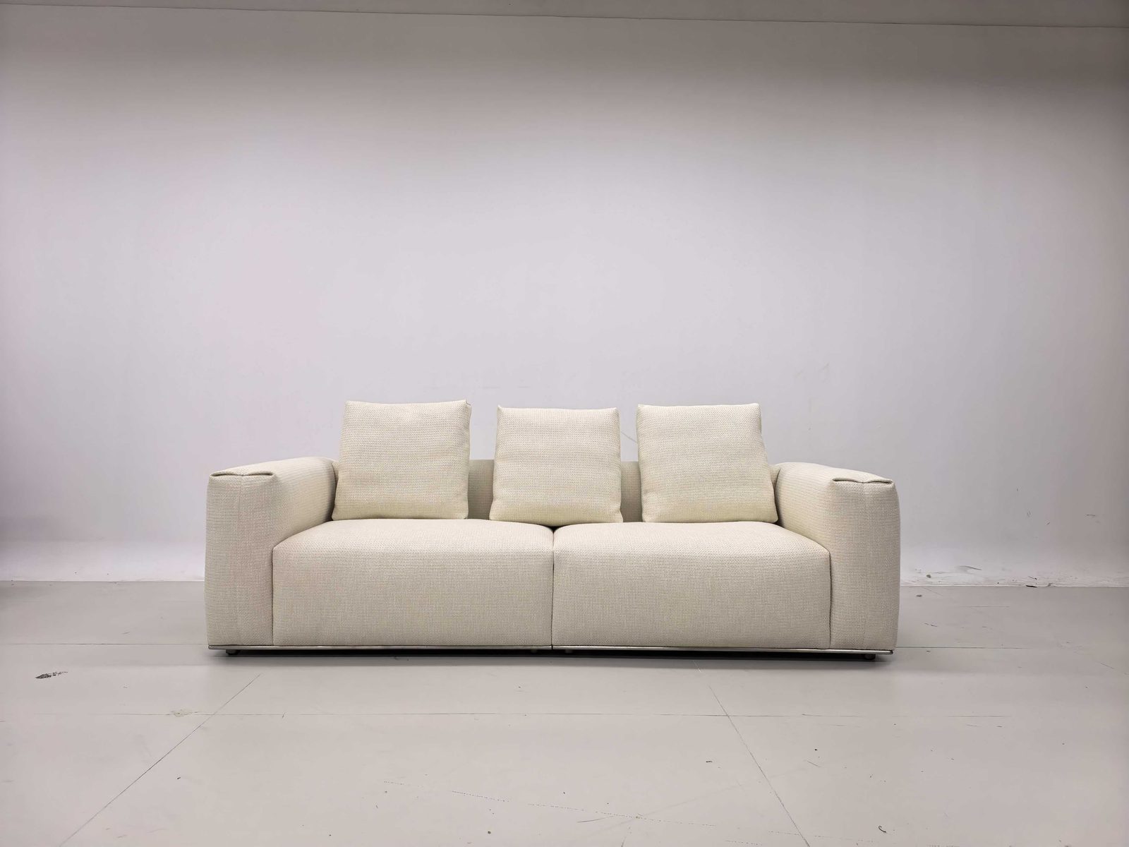 Sectional sofa in warm fabric