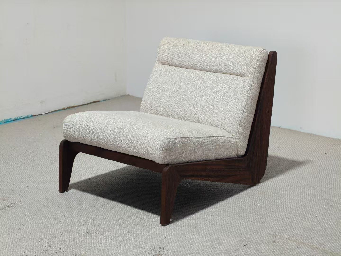 Dining chair with elegant silhouette